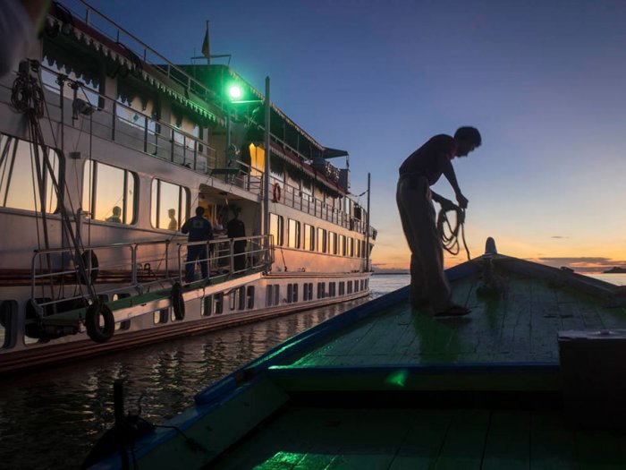 Road to Mandalay - A cruise along the Ayeyarwady River (Burma)