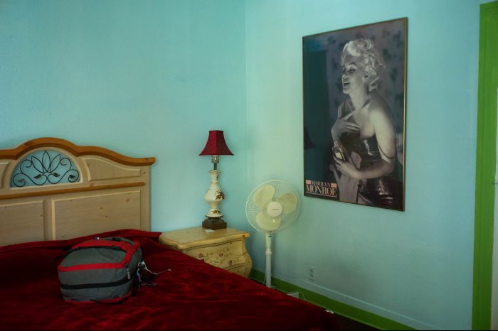 Un retrato de Marilyn Monroe en el Hollywood International Hostel