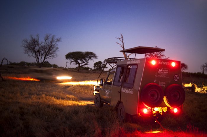 Delta del Okavango - Parque Nacional de Moremi  - Botswana - Safari nocturno en Khwai River 