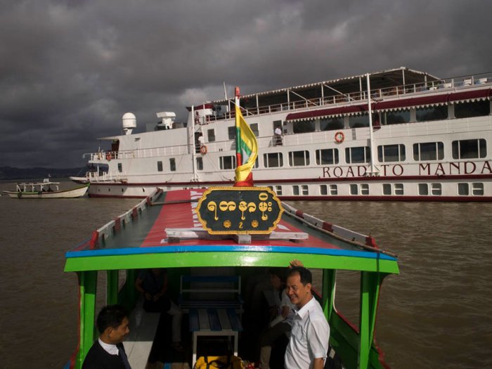 Road to Mandalay - A cruise along the Ayeyarwady River (Burma)