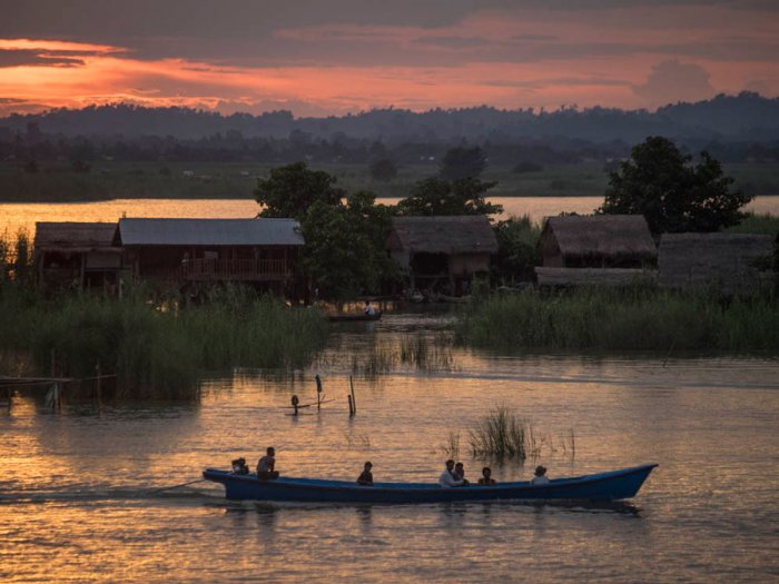 Road to Mandalay - A cruise along the Ayeyarwady River (Burma)