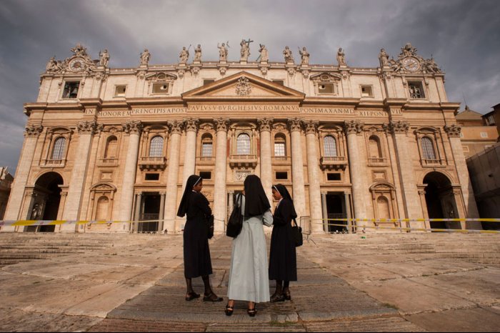 Rome - Vatican - Nuns - Basilica di San Pietro - Italy