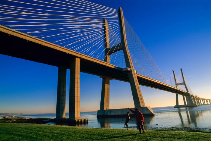 Portugal - Lisboa - El puente 25th of Abril sobre el río Tajo