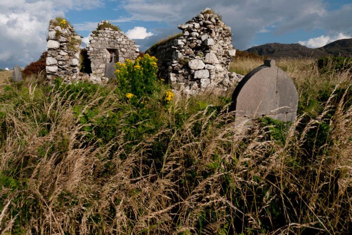 TULLY - Renvyle Peninsula - Kanrawer Cemetiry - Connemara District - Ireland