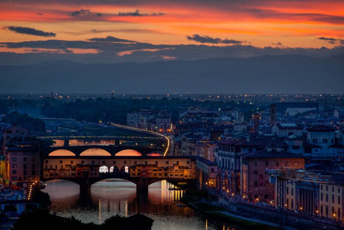 Florence - Ponte Vecchio & Arno River - Tuscany - Italy